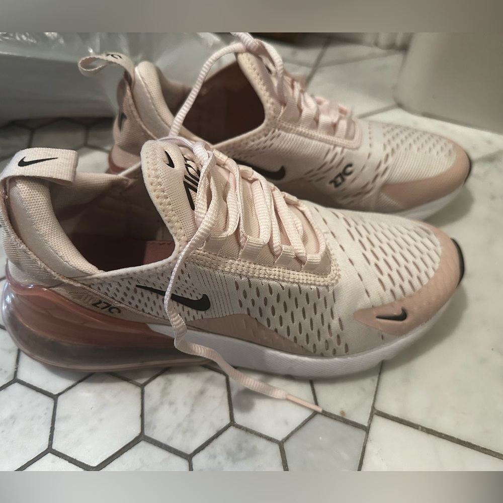 Nike 270 max size 8.5 women pale pink